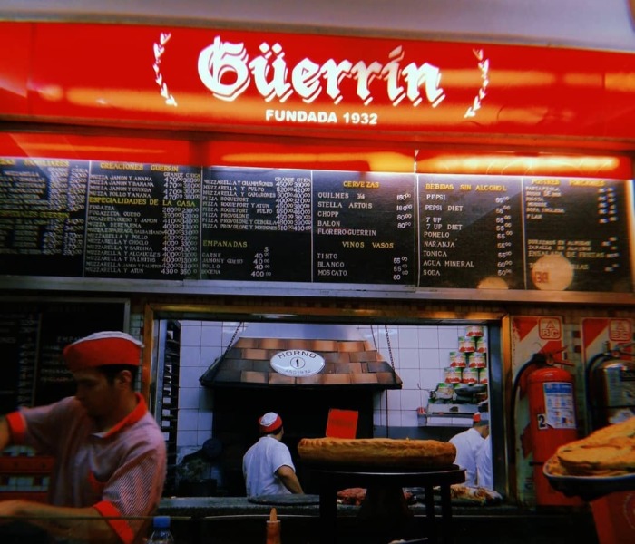 Comer en Güerrín: 5 razones por las que debes visitar la famosa pizzería porteña