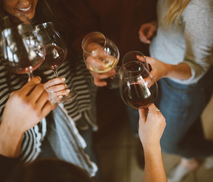 Anécdotas con vino: ¡larga vida al cronista!